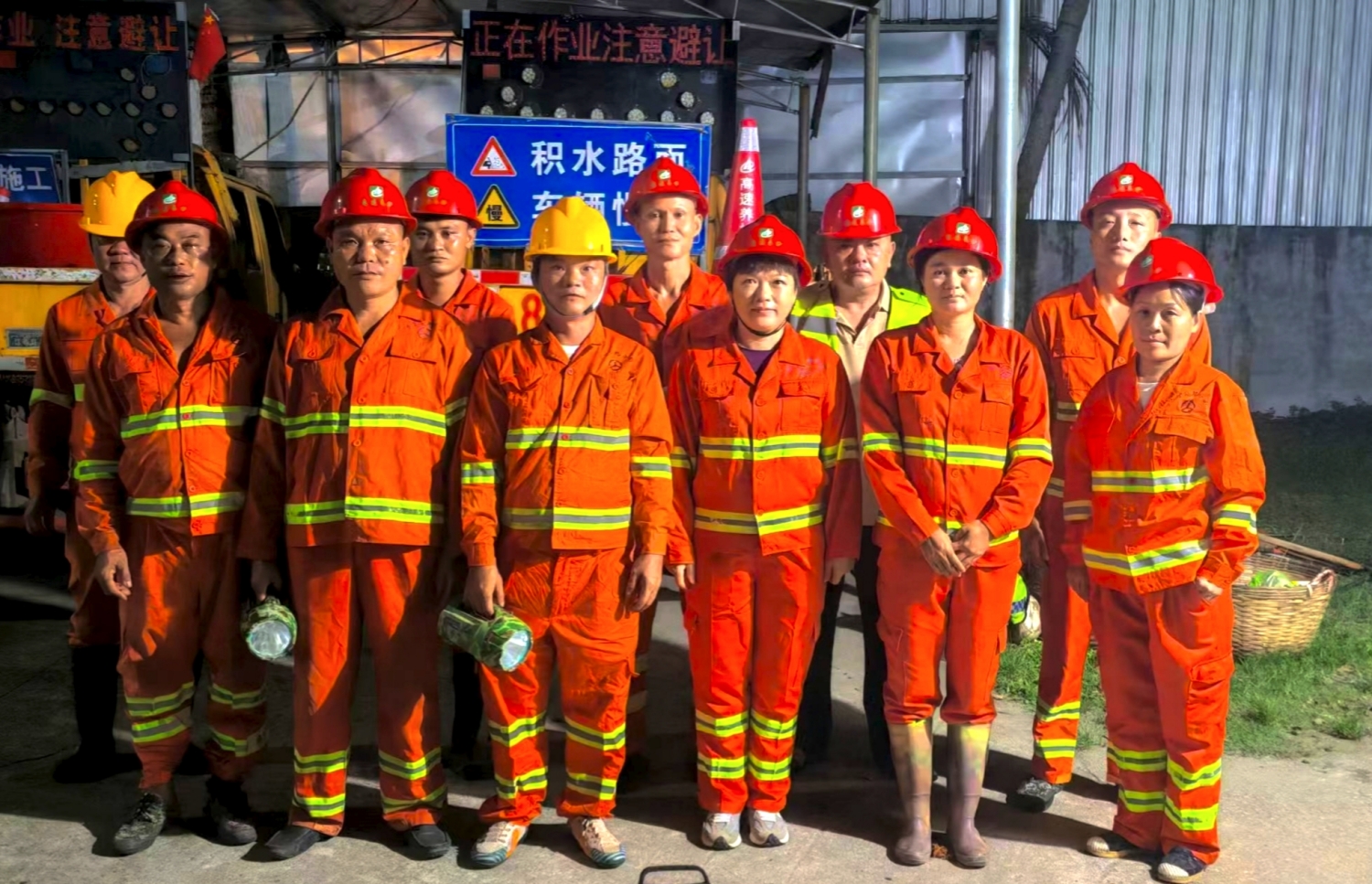 奋战“剑鱼”——yl23455永利养护筑起防风防汛“清静屏障”